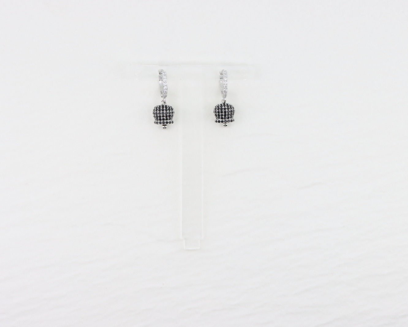 Orecchini Capri Neri con zk